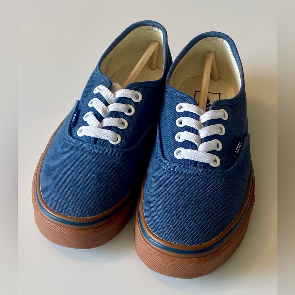 VGUC Vans Authentic Sz 6 36 in Navy with Gum Sole Women’s Classic Canvas Sneaker